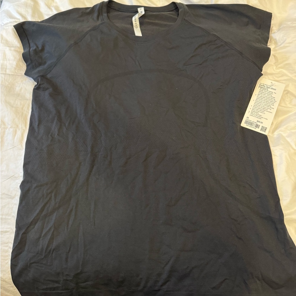 Lululemon swiftly tech short sleeve 2.0 size 20 color Black/Black